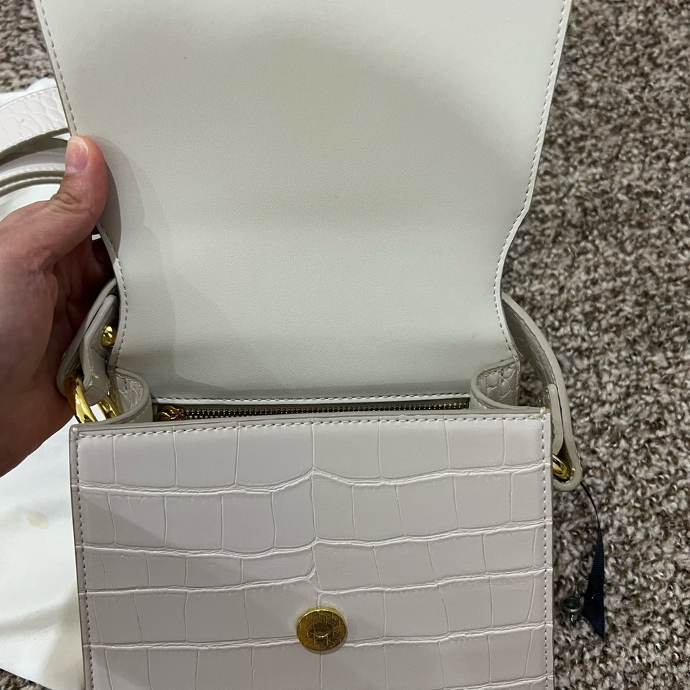 JWPEI Cream Croc-Embossed Bag - Picture 5 of 8